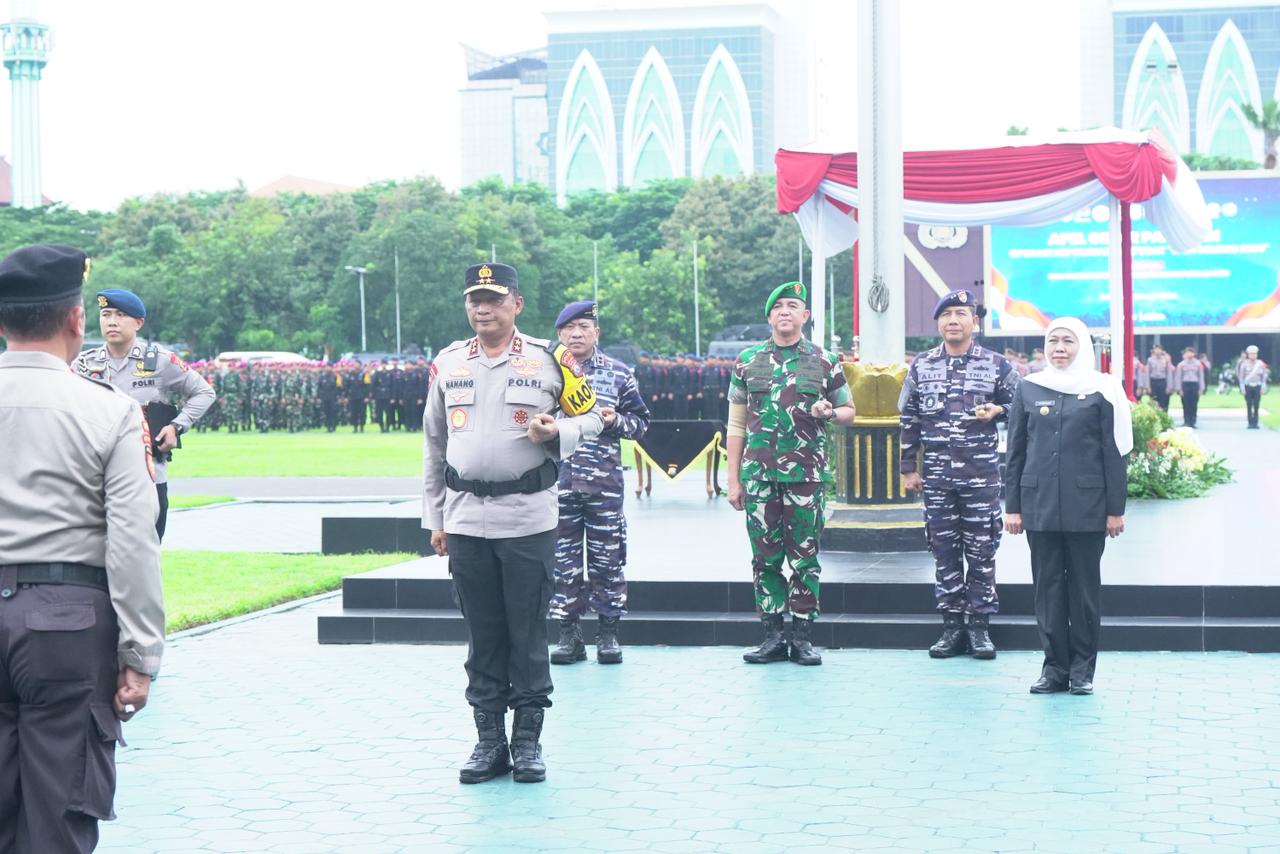 Pangdam V/Brawijaya Hadiri Apel Gelar Pasukan Operasi Lilin Semeru 2025 di Surabaya