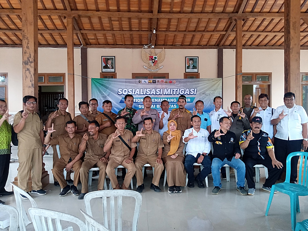 LSM GMBI Distrik Tulungagung Gelar Sosialisasi Mitigasi Section ll Penambang Pasir Sungai Brantas