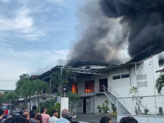 Si Jago Merah Lahap Pabrik Sepatu Karya Mekar di Jombang