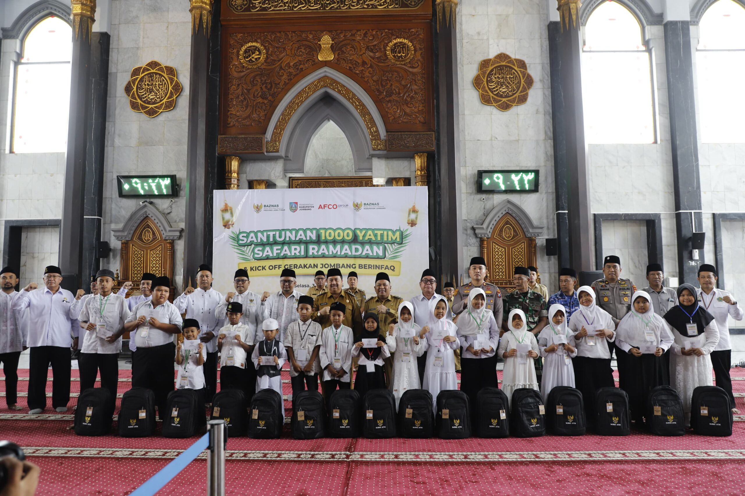 Bupati Warsubi Bersama Baznas Santuni 1.000 Anak Yatim dan Kick Off ‘Jombang Berinfaq’ 