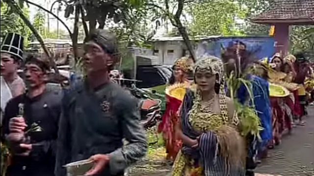 Lestarikan Warisan Leluhur, Plt. Bupati Tulungagung Hadiri Ritual Ulur-Ulur di Telaga Buret