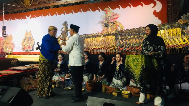 Plt. Bupati Tulungagung Hadiri Pagelaran Wayang Kulit “Bersih Desa” Gedangan