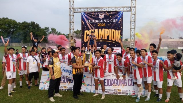Pulosari Sabet Juara 1, Kompetisi Tournamen Sepak Bola Piala Rejoagung Cup 2026, Di Berikan Langsung Oleh Plt. Bupati Tulungagung 