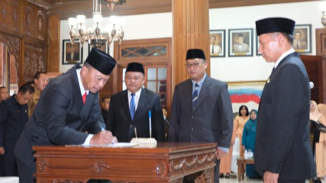 Plt. Bupati Tulungagung Lantik Kadisnakertrans Sebagai Sekda Kabupaten Tulungagung