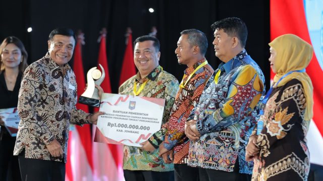 Prestasi Membanggakan! Jombang Terbaik 3 Jawa-Bali dalam Menekan Angka Pengangguran
