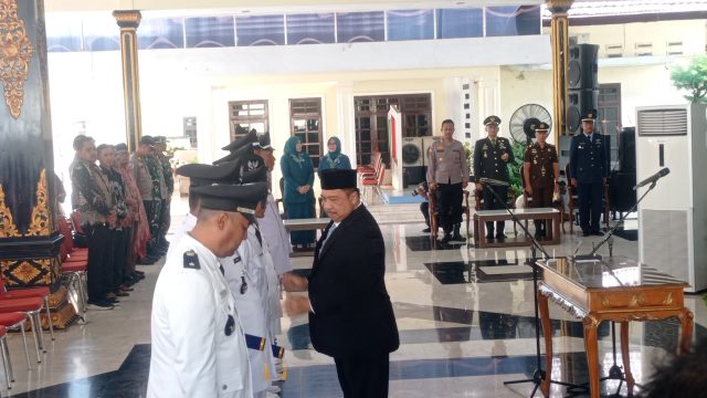 Melantik 10 KDAW, Bupati Jombang Warsubi Ingatkan Kades Jadi Energi Baru dan Jaga Kondusivitas Menuju Pilkades 2027