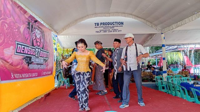 Uri-uri Budaya Bulan Suro, Ratusan Warga Gadungan Semarakkan Grebek Suro