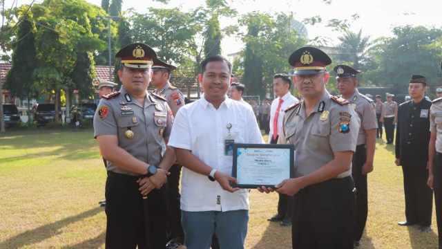 Kapolres Jombang Pimpin Upacara Penyerahan Hadiah Lomba Hari Bhayangkara ke-80