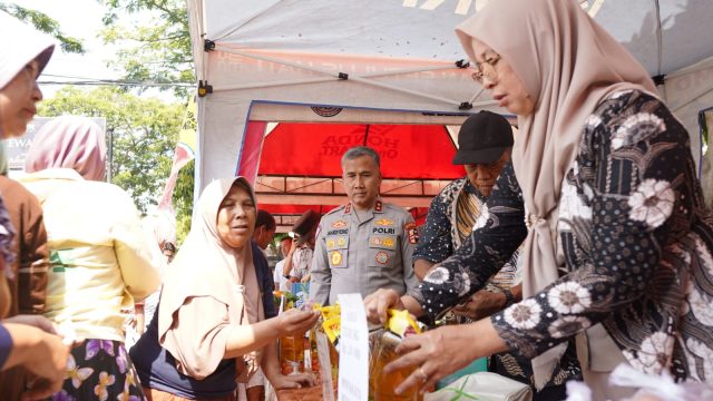Kakorbinmas Baharkam Polri Tinjau Gerakan Pangan Murah di Kediri