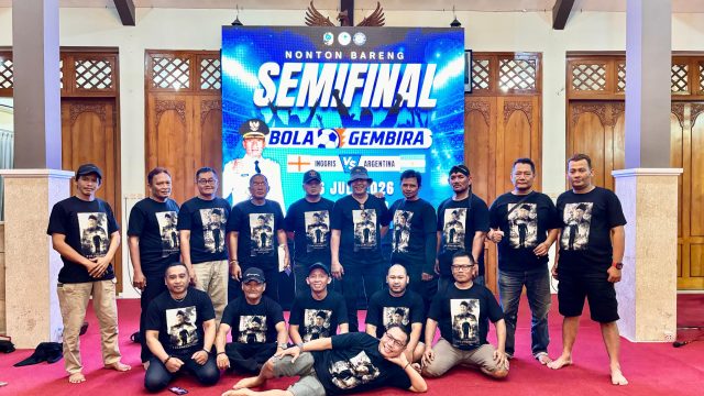 Gaungkan Jargon “Jogo Tulungagung”, Camat Kota Menyelenggarakan Nobar Piala Dunia di Pendopo Tamanan