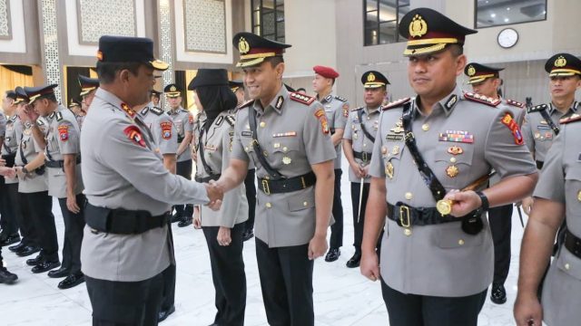 Kapolda Jatim Pimpin Sertijab PJU dan Kapolres, Perkuat Regenerasi Kepemimpinan dan Pelayanan Presisi