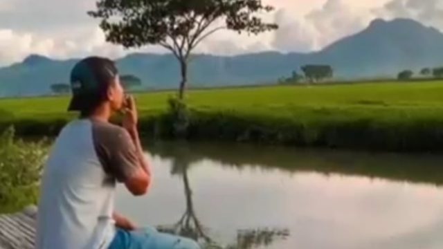 Menikmati Senja di Angkringan Esis Kopi, Tempat Nongkrong Syahdu di Area Persawahan Desa Kepuh
