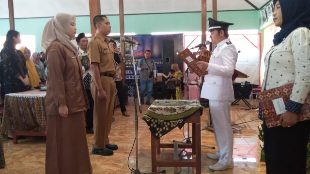 Kades Kendalbulur Anang Mustofa Resmi Lantik Perangkat Baru, Kasi Pemerintahan dan Kasi Kesejahteraan 
