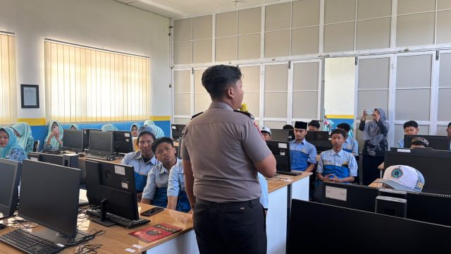 Polres Jombang Edukasi Literasi Artificial Intelligence Kepada Pelajar SMK 1 Muhamadiyah Jogoroto, Jombang