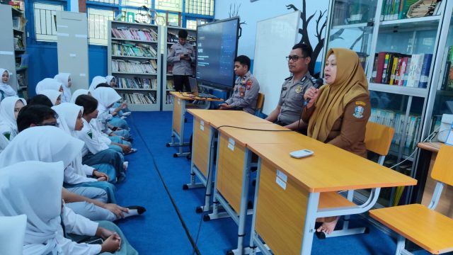 Polres Tulungagung Edukasi 180 Pelajar Siswa SMAN 1 Kalidawir Belajar Manfaatkan AI