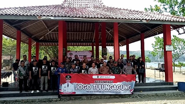 Tingkatkan Kerukunan dan Potensi Wisata, Pemkab Tulungagung Bersinergi Jogo Tulungagung di Pantai Klatak