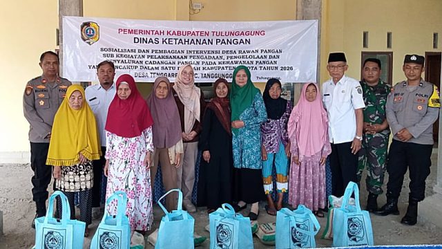 DKP Tulungagung Salurkan Bantuan Pangan Kepada Ratusan KPM di Wilayah Tanggunggunung