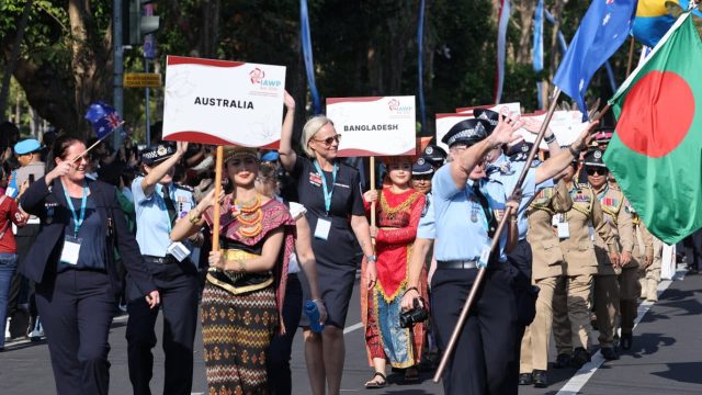 Parade 450 Polwan dari 43 Negara Meriahkan IAWP 2026 di Bali