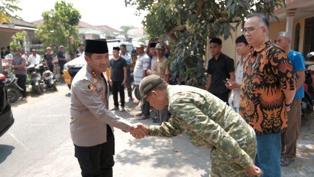 Kapolres Kediri Hadir Memberi Penghormatan Terakhir untuk Korban KM Virgo Transport 8 di Desa Manggis Kecamatan Puncu