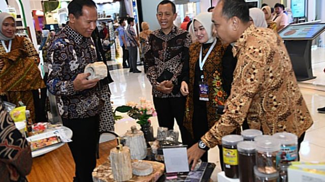 Dorong UMKM Naik Kelas, Plt Bupati Tulungagung Hadiri Jatim Fest 2026 dan Promosikan Produk Unggulan Daerah