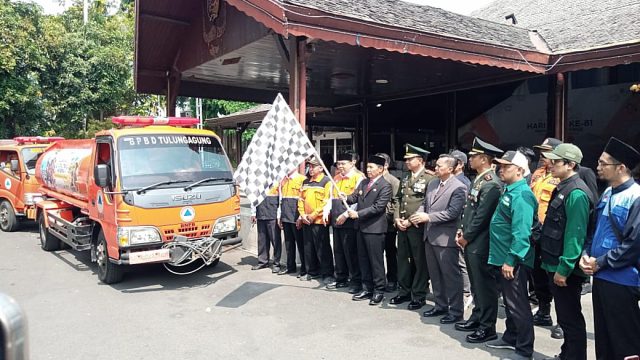 Plt. Bupati Tulungagung H. Ahmad Baharudin Berangkatkan Bantuan 25.000 Liter Air Bersih dari BAZNAS untuk Warga Terdampak Kekeringan