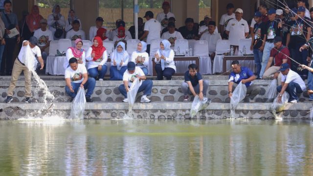 Dua Ton Ikan Ditebar! Jor-Joran Mancing Jombang 2026 Diserbu Ratusan Pemancing Mania