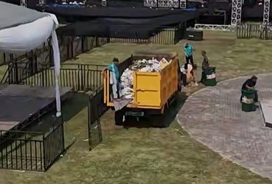 Alun-Alun Jombang Dipulihkan, DLH Angkut 4,78 Ton Sampah Pascasholawat